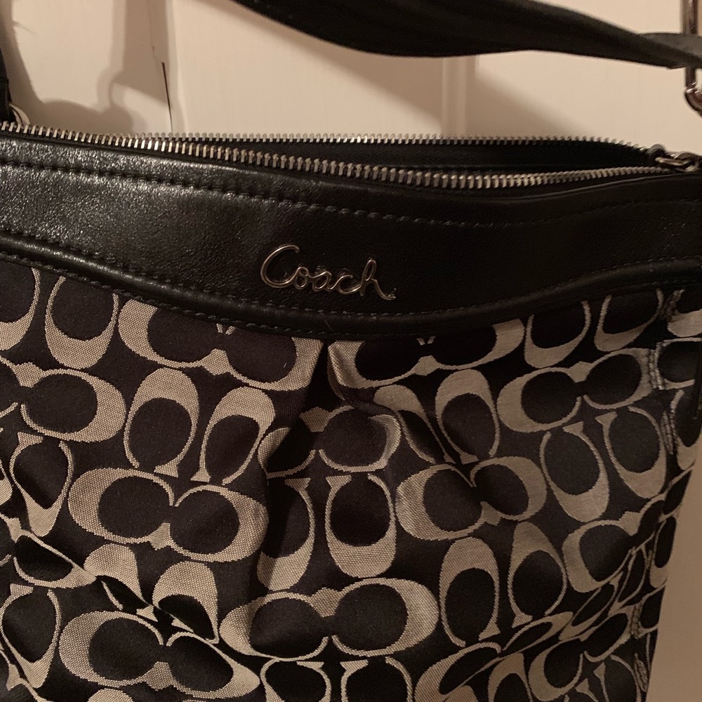 Coach signature brand new zip up detachable strap - Picture 6 of 8